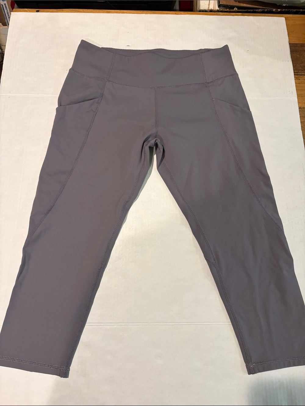 Lulu High-Waist Women's Capri Leggings in Mauve Gray